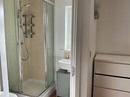 House Sleeps 8 With Wifi