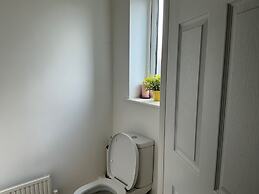 House Sleeps 8 With Wifi