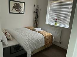 House Sleeps 8 With Wifi