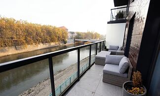 Riverside Premium Apart with Oder Views