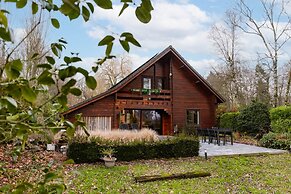 Anna-helena - Cosy Wooden Chalet in the Forest