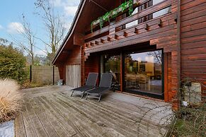 Anna-helena - Cosy Wooden Chalet in the Forest