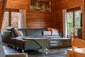 Anna-helena - Cosy Wooden Chalet in the Forest