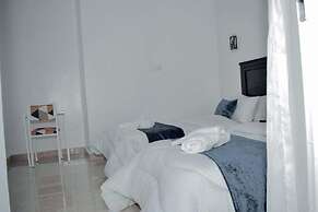 Inzozi Africa House B&B