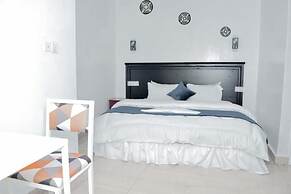 Inzozi Africa House B&B