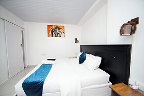 Inzozi Africa House B&B