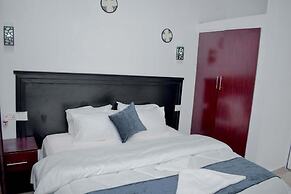 Inzozi Africa House B&B