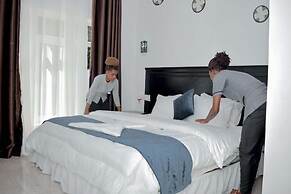 Inzozi Africa House B&B