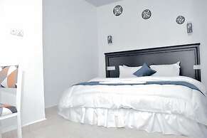 Inzozi Africa House B&B