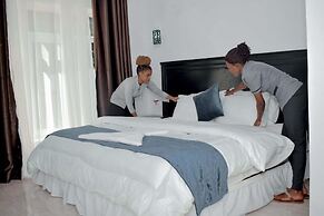 Inzozi Africa House B&B