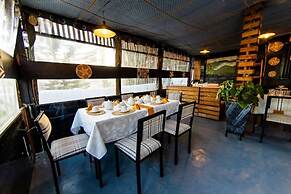 Inzozi Africa House B&B