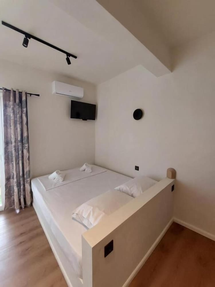 Chavalon Apartments
