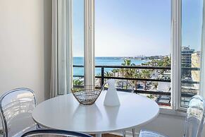 Air-conditioned Seafront Apartment - Nice