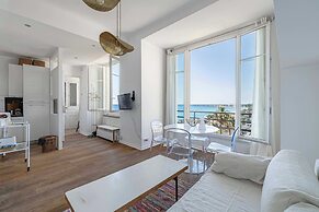 Air-conditioned Seafront Apartment - Nice