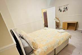 Pets - Parking - Patio - Wifi - Sleeps 4