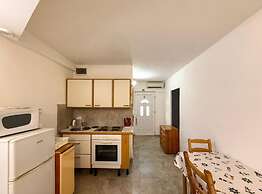 Americana Karlobag Apartments