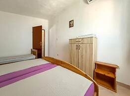 Americana Karlobag Apartments