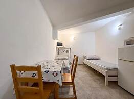 Americana Karlobag Apartments