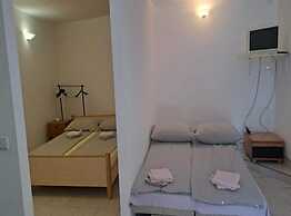 Americana Karlobag Apartments