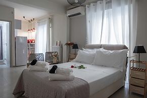 Central Spacious Athenian Penthouse Getaway