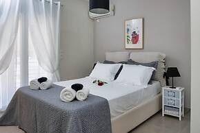 Central Spacious Athenian Penthouse Getaway