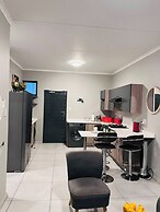Happiness Retreat Stays-midrand