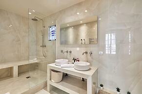 Luxurious AC Apartment Louvre Museum Saint Honore