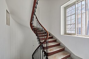 Luxurious AC Apartment Louvre Museum Saint Honore