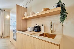 Luxurious AC Apartment Louvre Museum Saint Honore