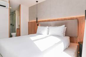 Metropolitan Living - 412b