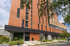 Metropolitan Living - 412b