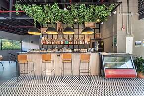 Go Living Suites - 1402