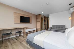 Go Living Suites - 1402