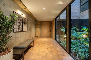 Luxury 3BR Apt With Private Jacuzzi Pool Table