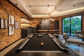Luxury 3BR Apt With Private Jacuzzi Pool Table