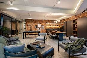 Luxury 3BR Apt With Private Jacuzzi Pool Table