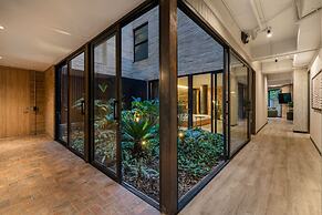 Luxury 3BR Apt With Private Jacuzzi Pool Table