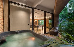 Luxury 3BR Apt With Private Jacuzzi Pool Table