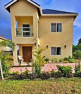 Tranquility Loft, Ocho Rios, Solar Powered