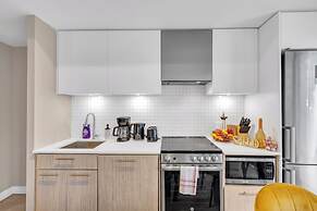 Central Downtown Suites - Near Eaton