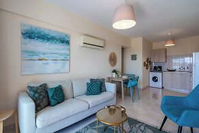 Sunny 2-BR Apt. & Balcony in Mackenzie