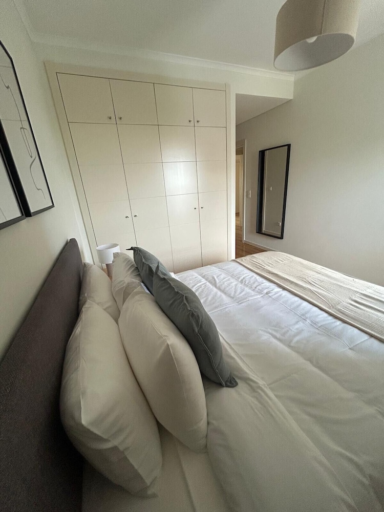 Areeiro Elegant Modern by Homing