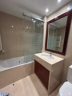 Areeiro Elegant Modern by Homing