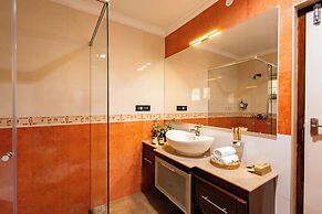 ELIVAAS Valiyaveetil Mansion 5 BHK