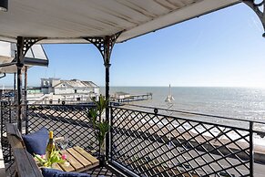 Seafront Apartment With Balcony Panoramic Views