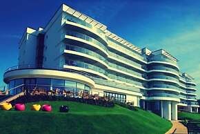 Seafront Apartment With Balcony Panoramic Views