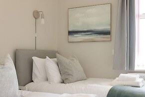Seafront Apartment With Balcony Panoramic Views