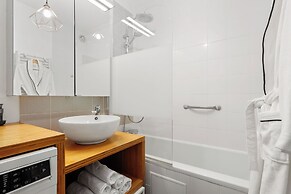 Cozy 2BR Eiffel Tower Area