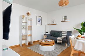 Cozy 2BR Eiffel Tower Area