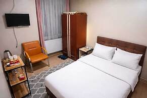 Ari Otel